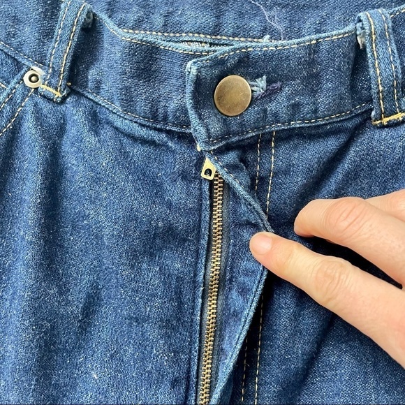 Vintage Cheryl Tiegs Medium to Dark Wash Denim Straight Leg Jeans 12 - Picture 6 of 13